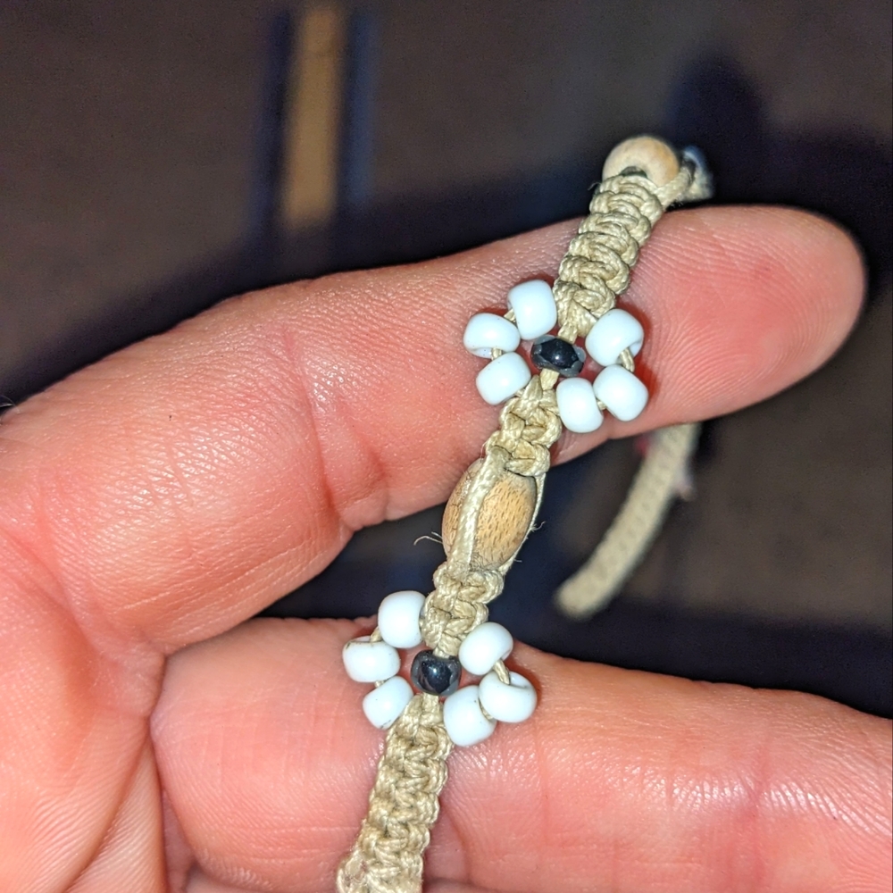 Daisy hand made bracelet